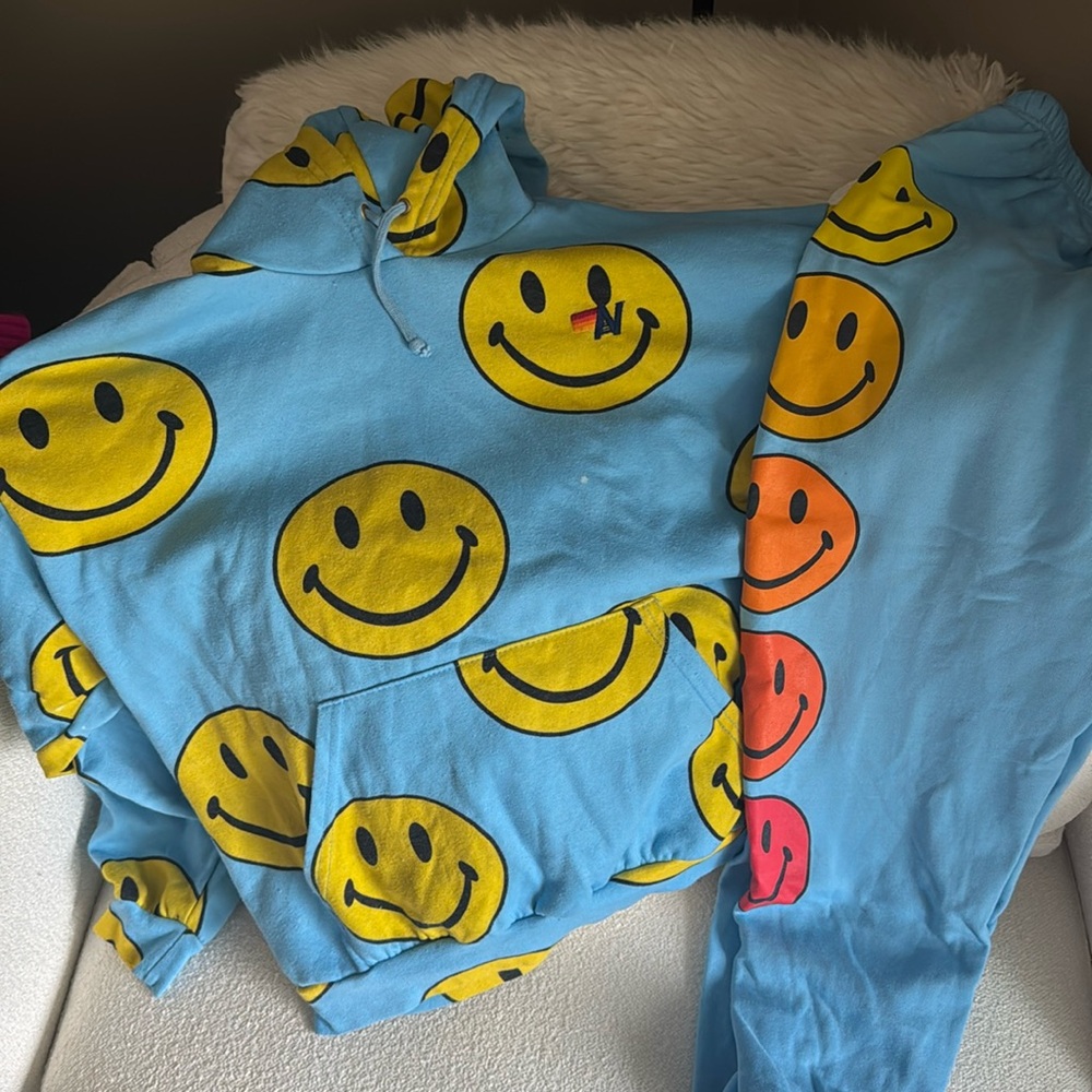 Aviator Nation smiley set good condition